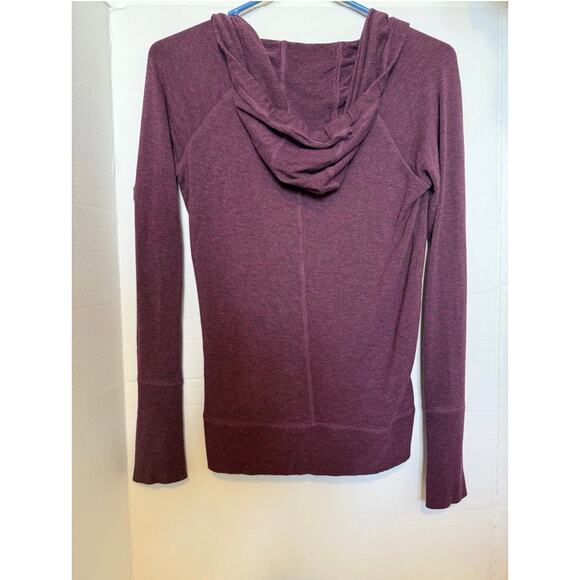 Athleta Inner Twist Hoodie Womens S Berry V Neck Pullover Sweater Finger Holes - Picture 2 of 7